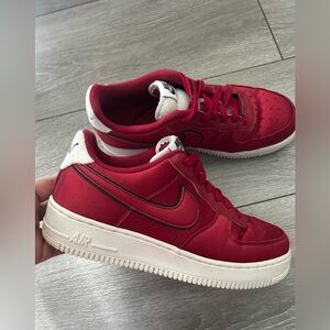 WMNS) Nike Air Force 1 '07 SE 'Red Velvet' size 8.5